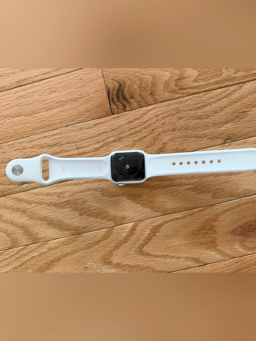 Apple Watch SE (1st Gen) 40mm GPS Silver Aluminum + Charger & Extra Band